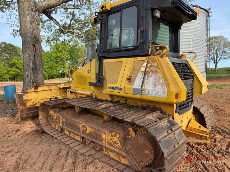 2010-komatsu-d51px-22-image-1