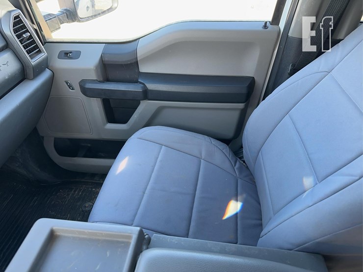 2021-ford-f350-xl-image-11