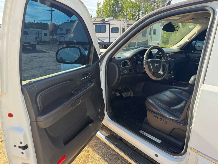 2007-gmc-sierra-1500-denali-image-9