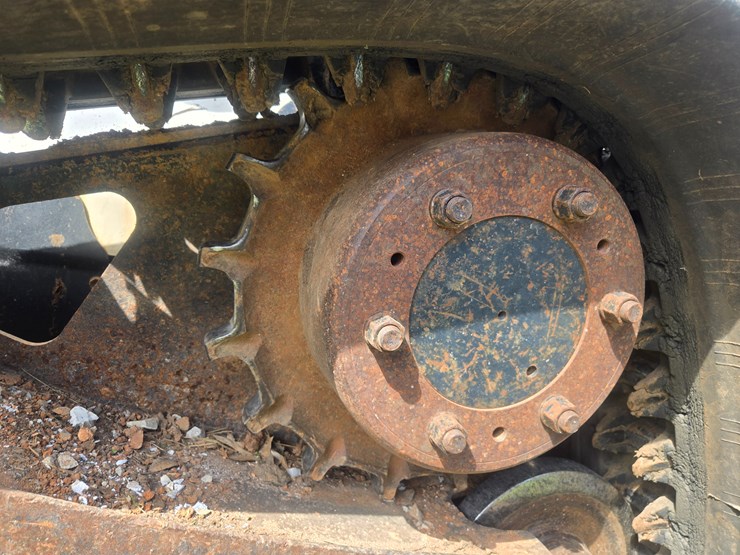 2010-bobcat-t650-image-58