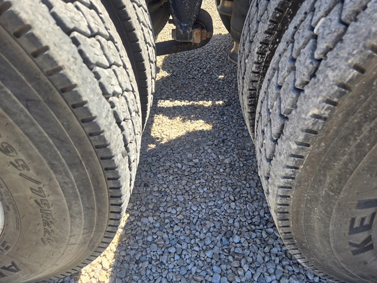 2006-freightliner-columbia-120-image-78