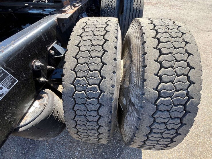 2012-peterbilt-386-image-36