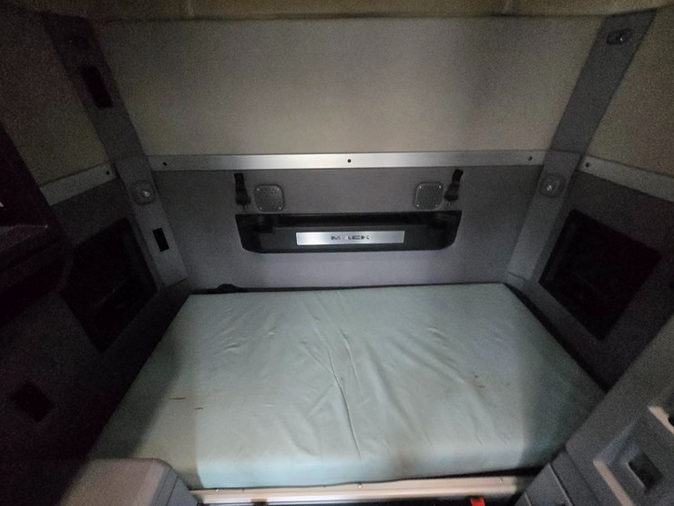 #22592-•-2019-mack-anthem-sleeper-truck-image-61