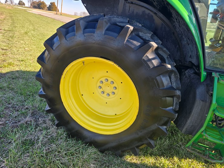2016-john-deere-6110m-image-45