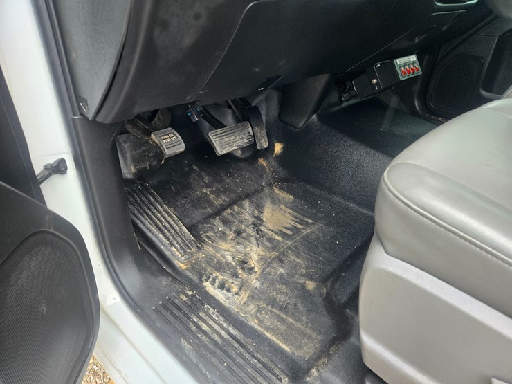 2019-chevrolet-silverado-2500-image-38