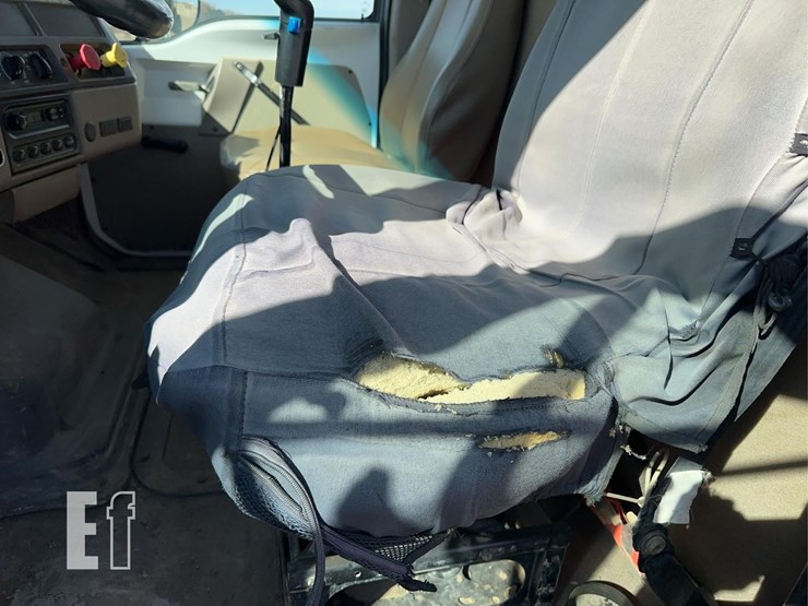 2005-sterling-lt9500-image-45