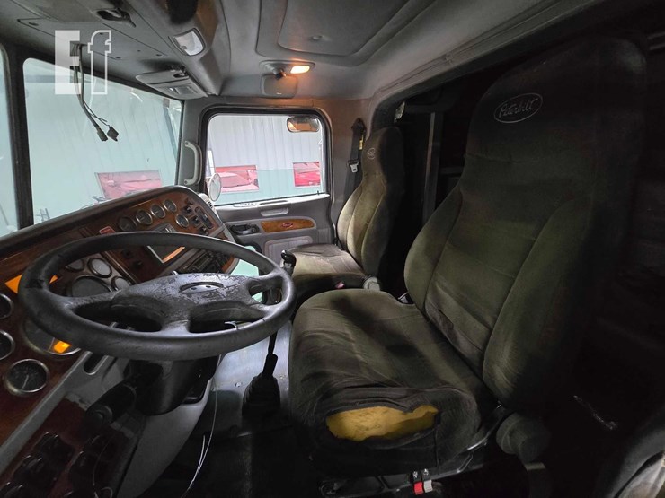 2008-peterbilt-388-image-9