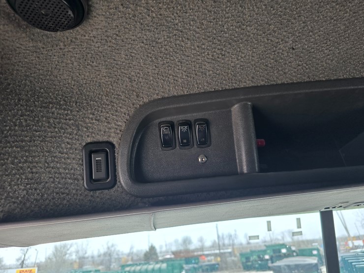 #22593-•-2016-mack-cxu613-pinnacle-sleeper-truck-image-53