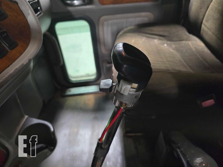 2008-peterbilt-388-image-15