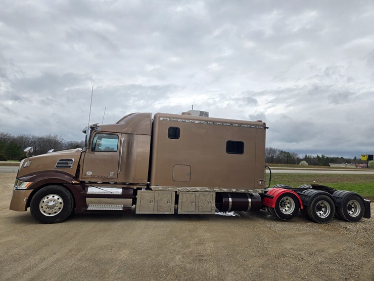 2017-western-star-5700xe-image-8