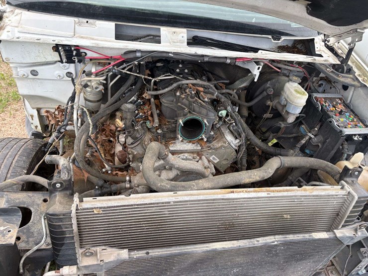 2010-chevrolet-tahoe-image-19