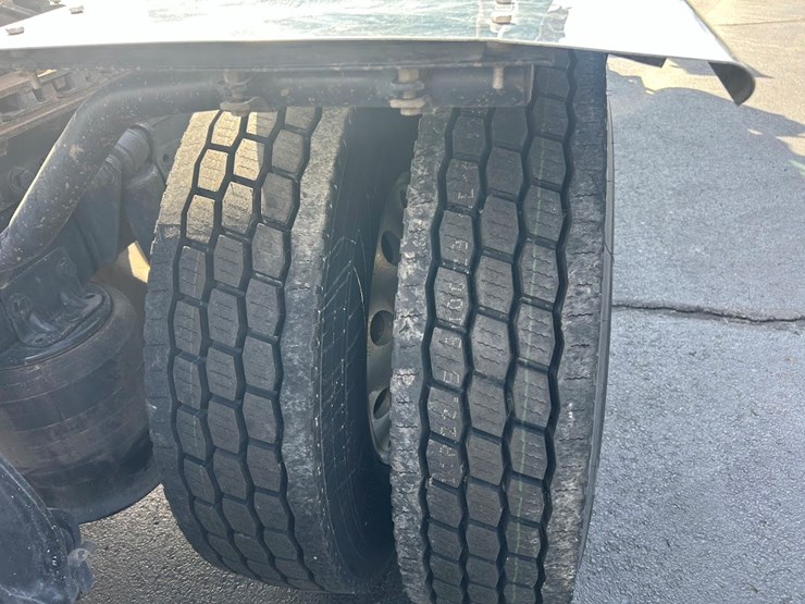 2022-western-star-4900-image-27