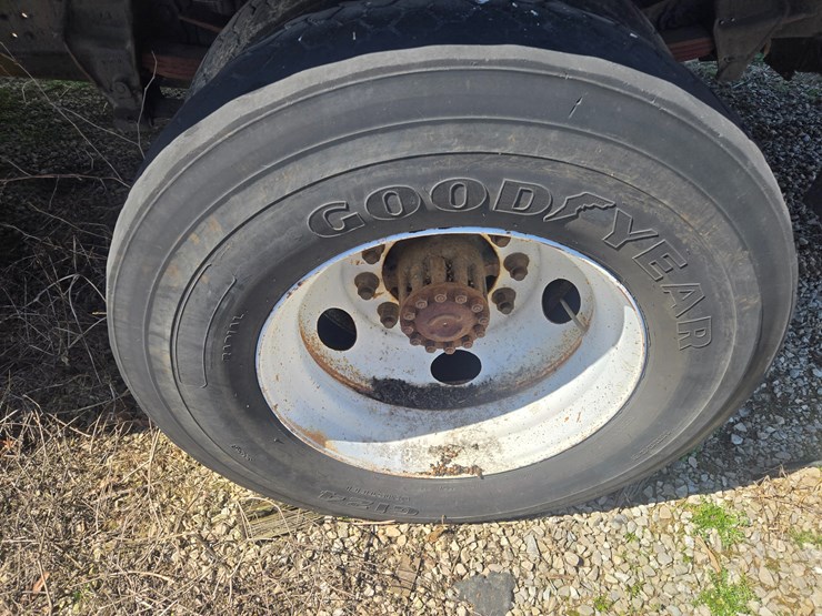 1997-ford-f700-image-55