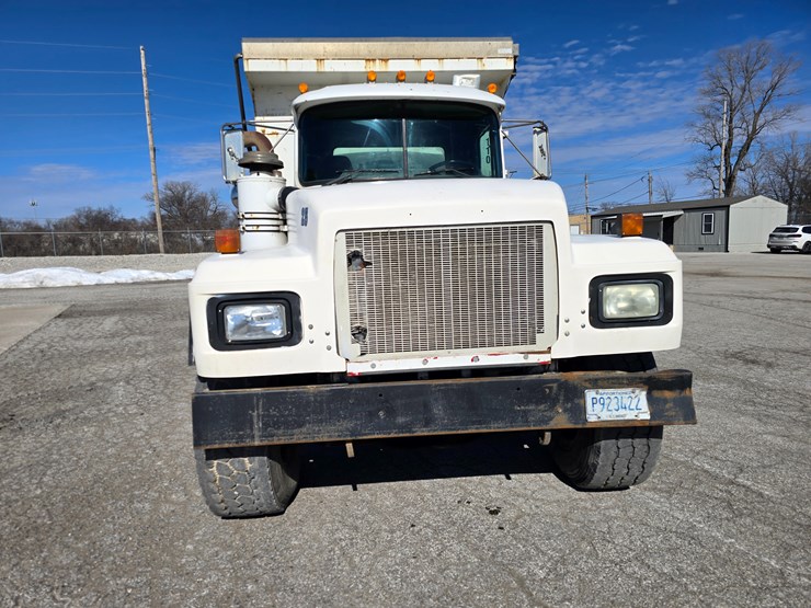 2001-mack-rd688s-image-24