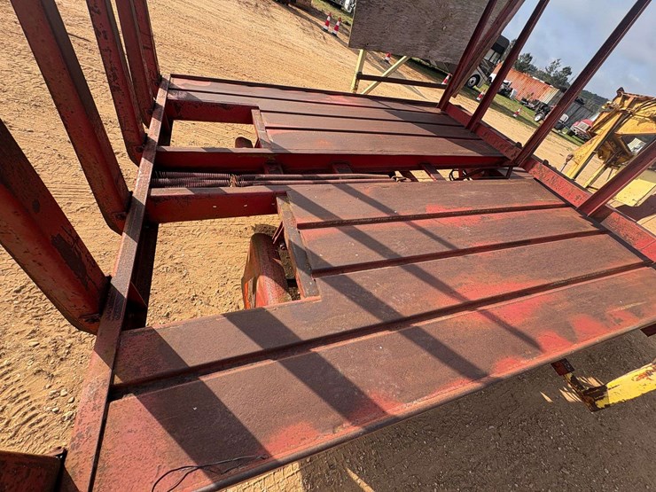 new-holland-1033-image-17