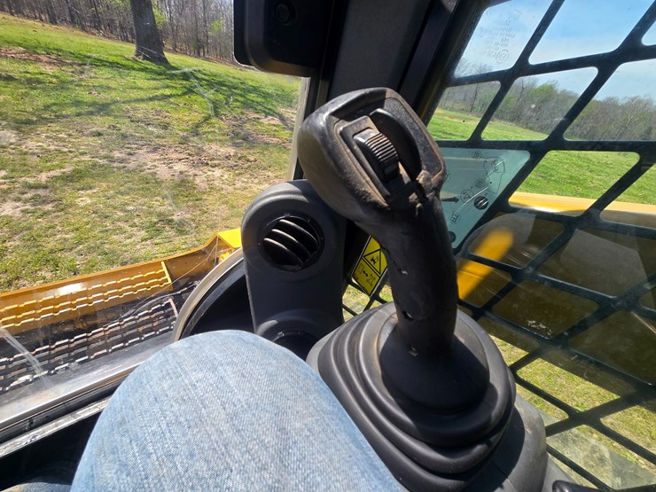 2018-caterpillar-299d2-image-38