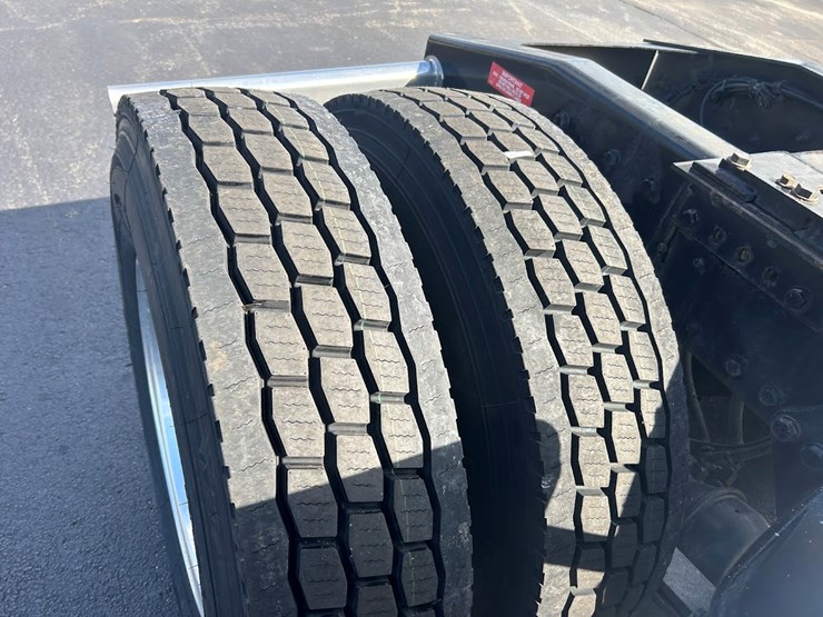 2022-western-star-4900-image-28