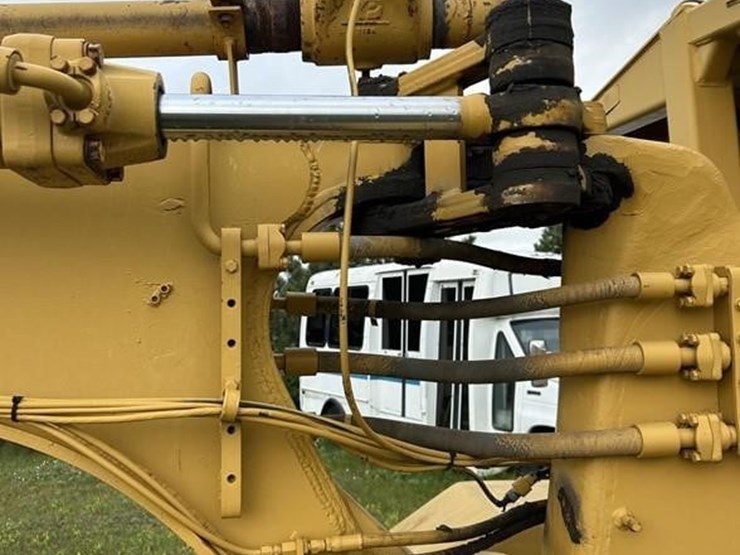 caterpillar-613-image-19