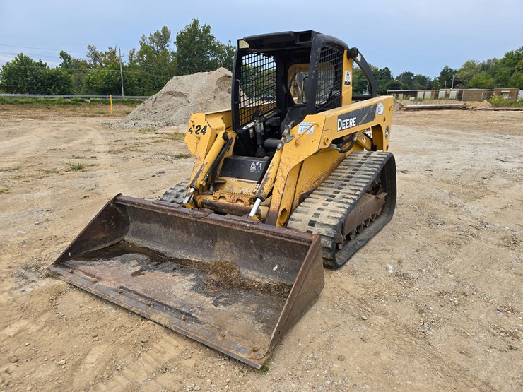 #22607-•-2008-deere-332t-skid-steer-image-1