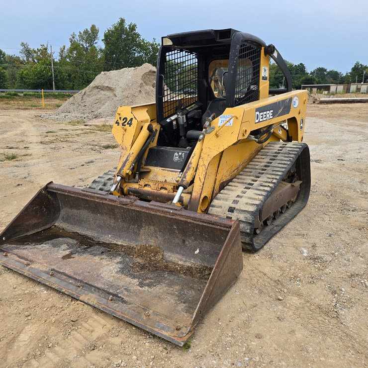 #22607 • 2008 Deere 332T Skid Steer