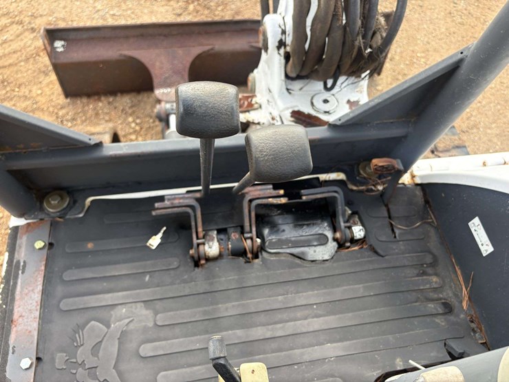 2007-bobcat-335-image-11