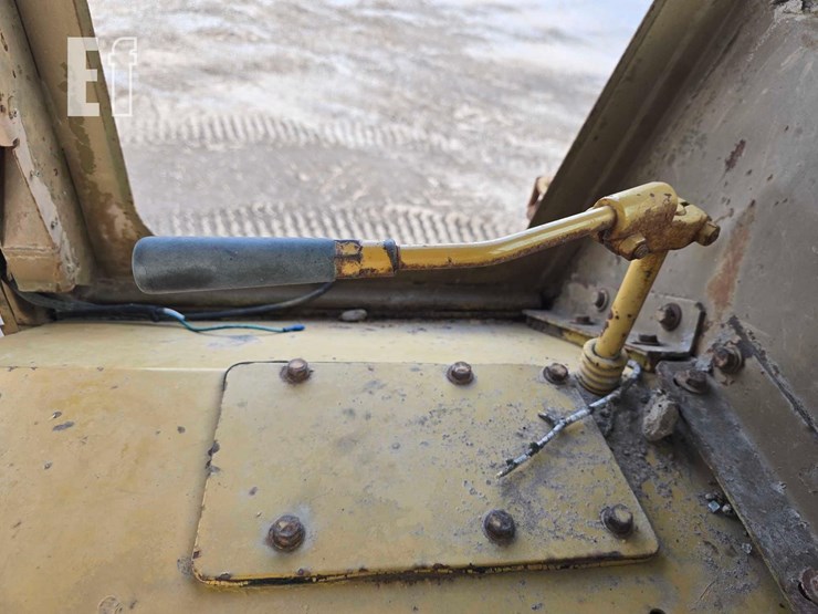 1982-caterpillar-d6d-image-22