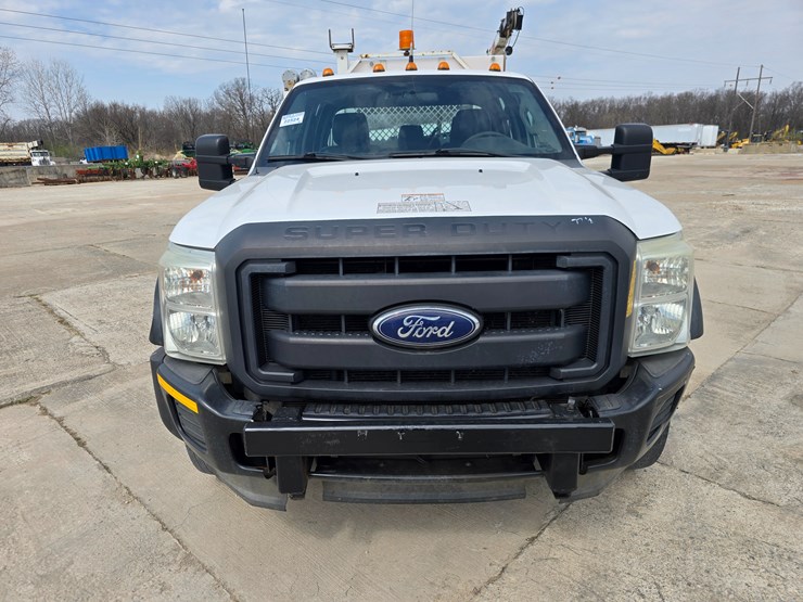 2013-ford-f550-image-17