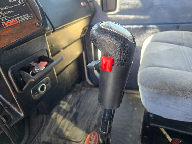 1996-peterbilt-377-image-63