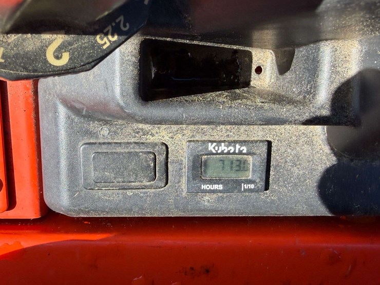 kubota-z122ebr-48”-zero-turn-mower-(713-hours)-image-12