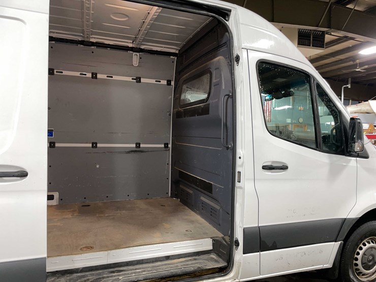#1450-•-2019-mercedes-sprinter-van-(has-wi-title)-(of)-image-34