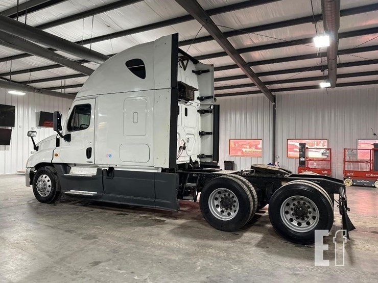 2014-freightliner-cascadia-125-image-4