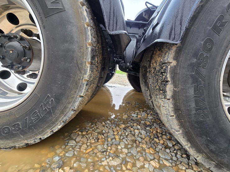 2017-western-star-5700xe-image-107