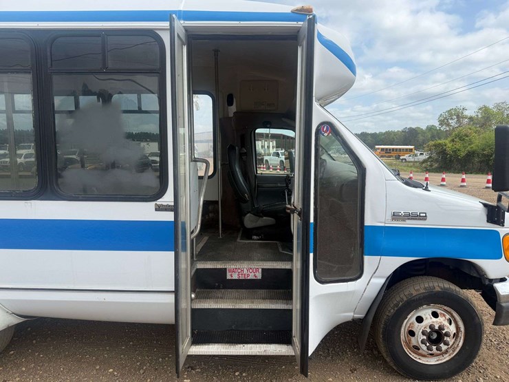 2006-ford-e350-image-15