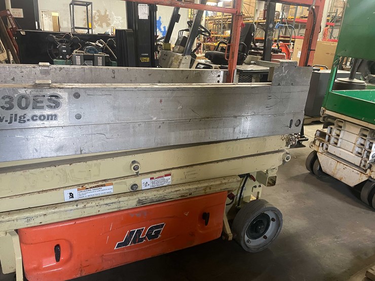 #1464-•-19'-scissor-lift-(e)-image-16