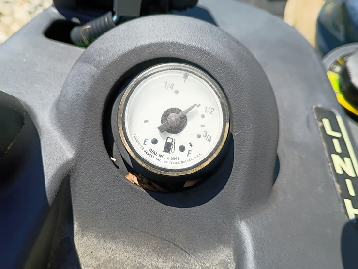 2013-john-deere-1025r-image-36