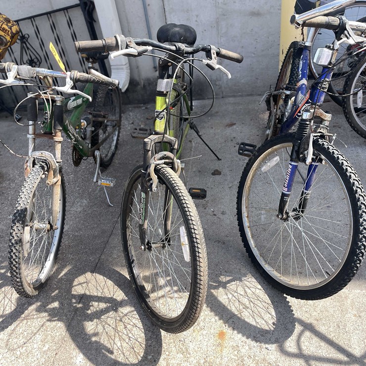 #7073 • (3) Bikes (O4)