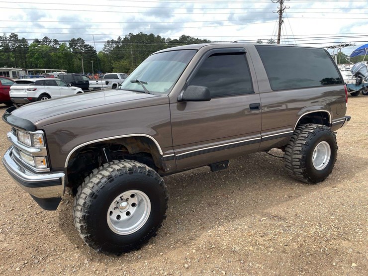 1997-chevrolet-tahoe-image-1