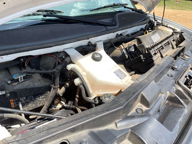 2018-chevrolet-express-2500-image-8