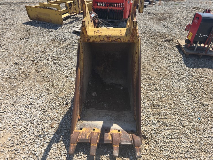 caterpillar-30-image-6