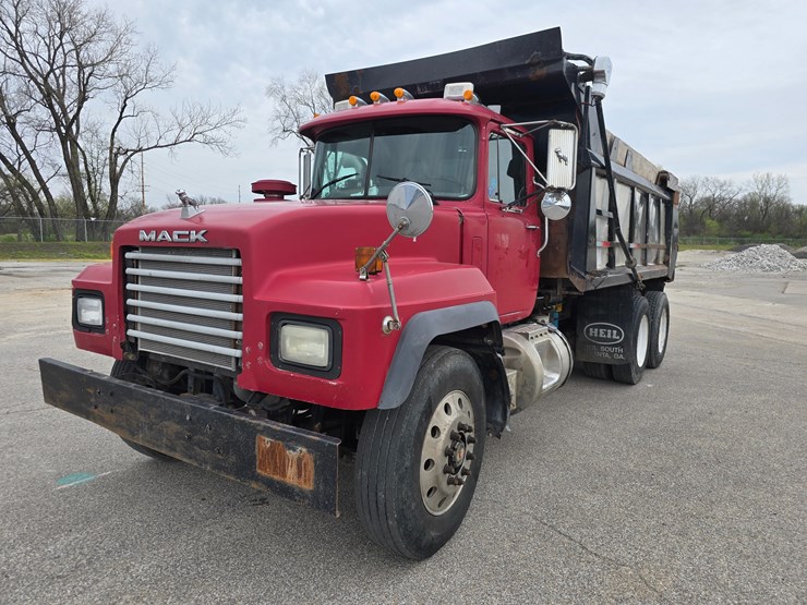 2003-mack-rd688s-image-1