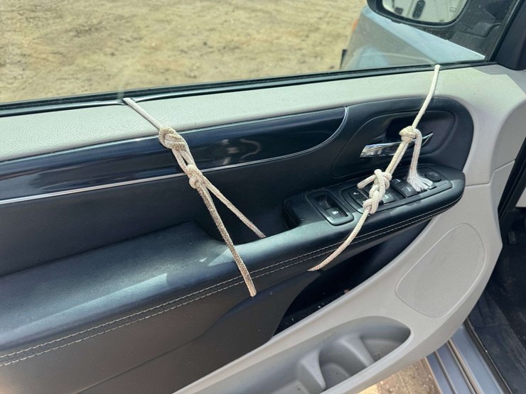 2017-dodge-grand-caravan-sxt-image-27