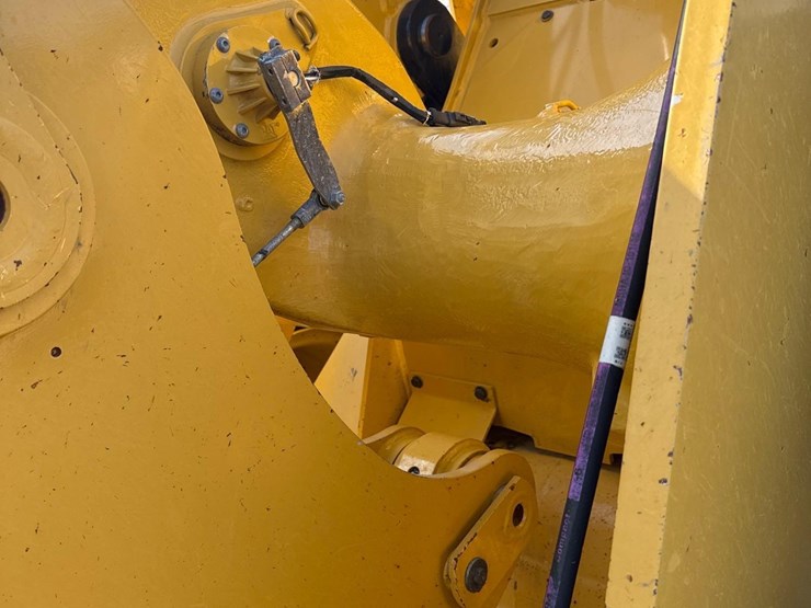 2021-caterpillar-926m-image-12