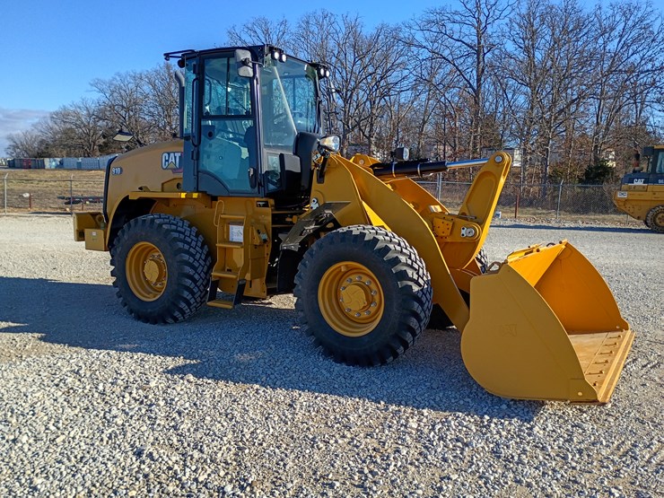 2023-caterpillar-910-image-11