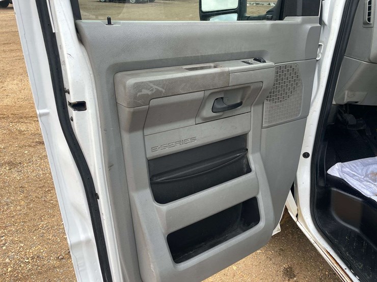 2011-ford-cargo-image-9