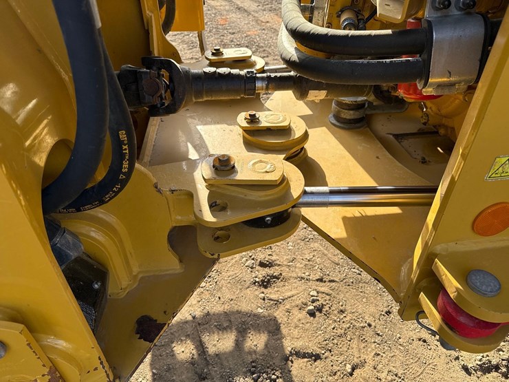 2021-caterpillar-926m-image-14