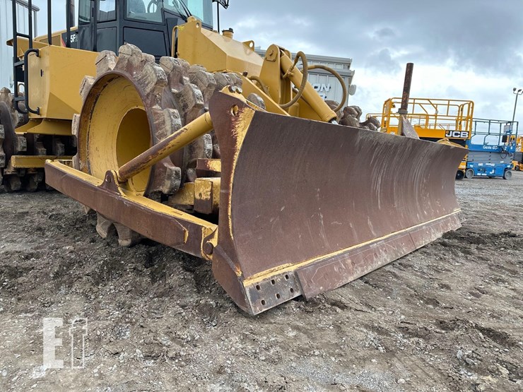 2015-caterpillar-815f-2-image-11