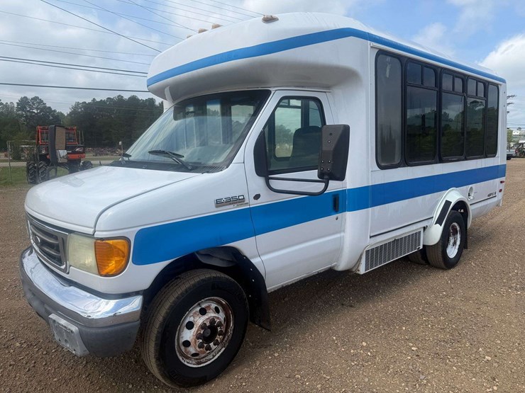 2006-ford-e350-image-1