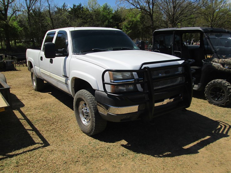 2004-chevrolet-2500hd-image-2