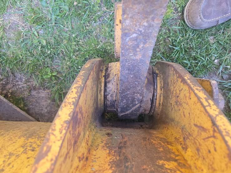 2014-caterpillar-953d-image-87