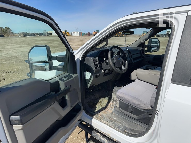 2021-ford-f350-xl-image-8